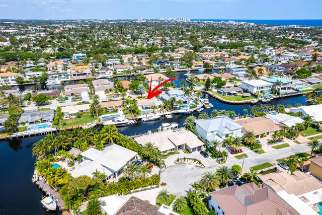 2330 NE 48th Street NE, Lighthouse Point, FL 33064