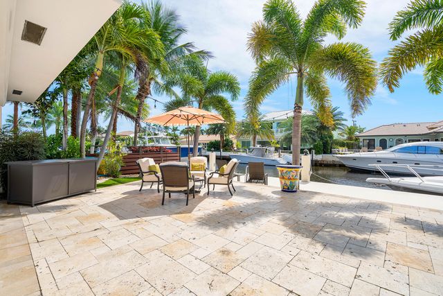 2330 NE 48th Street NE, Lighthouse Point, FL 33064