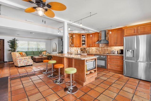 2330 NE 48th Street NE, Lighthouse Point, FL 33064