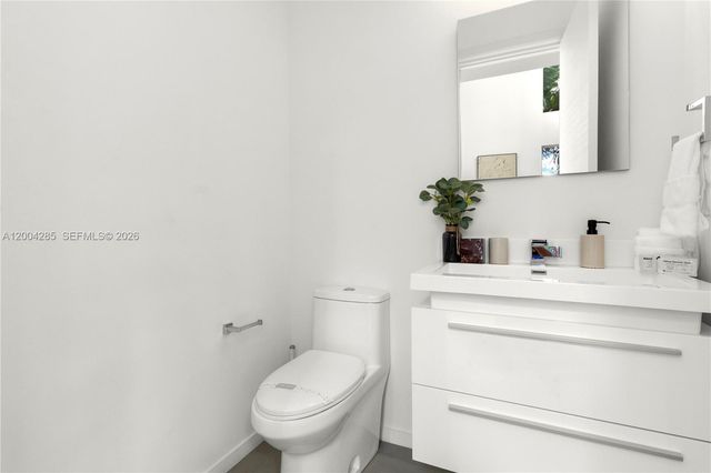 2217 NE 17th Ter, Wilton Manors, FL 33305