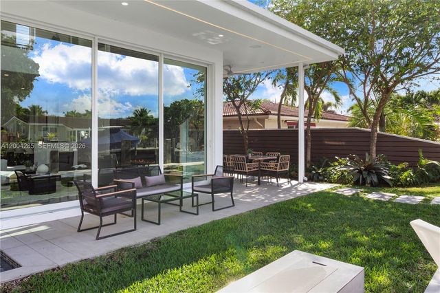 2217 NE 17th Ter, Wilton Manors, FL 33305