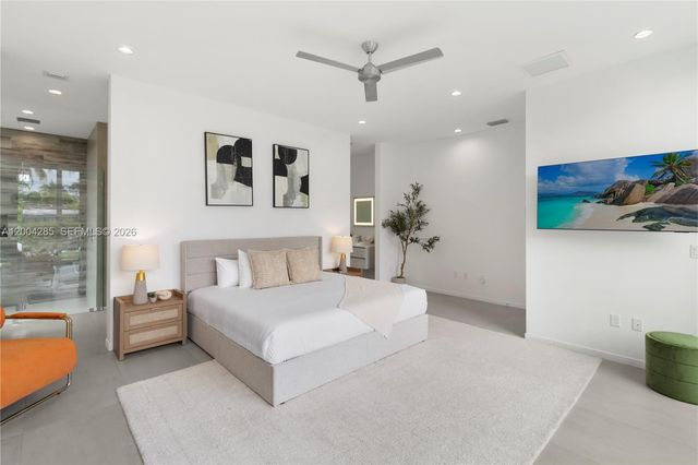2217 NE 17th Ter, Wilton Manors, FL 33305