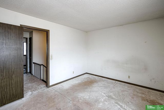 9020 Gary Circle, Omaha, NE 68138