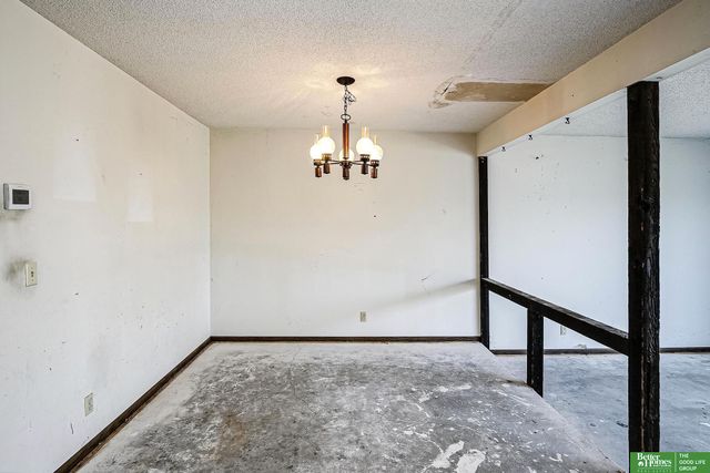 9020 Gary Circle, Omaha, NE 68138