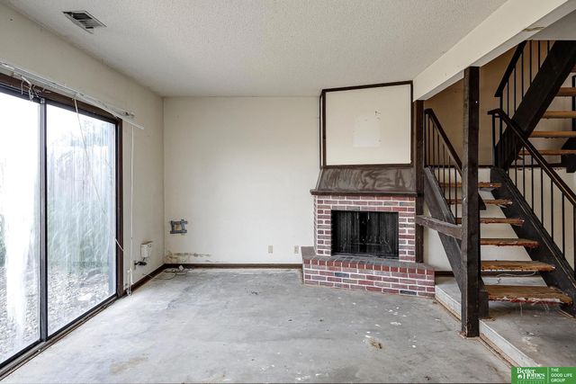 9020 Gary Circle, Omaha, NE 68138