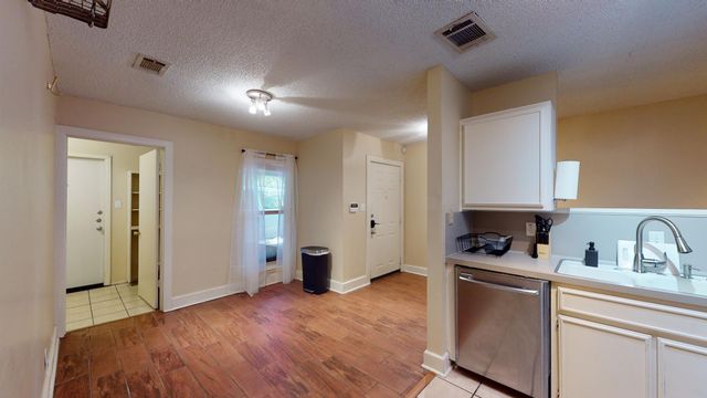 9104 Quail Creek DR A, Austin, TX 78758