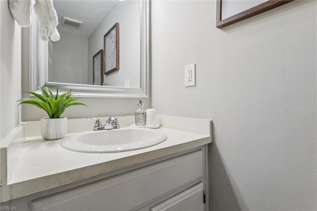 445 Eureka LOOP, Newport News, VA 23601