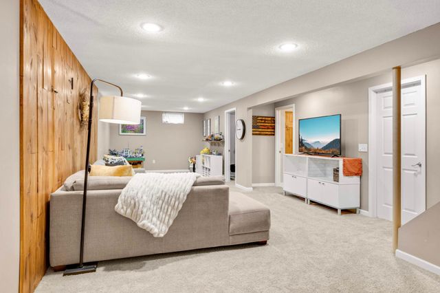 683 Tanglewood Drive, Shoreview, MN 55126