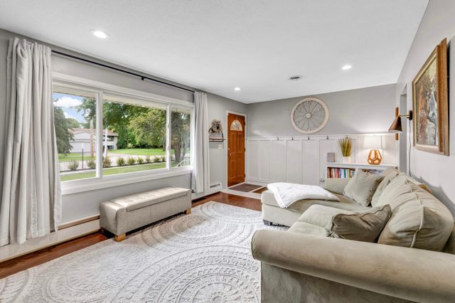 683 Tanglewood Drive, Shoreview, MN 55126