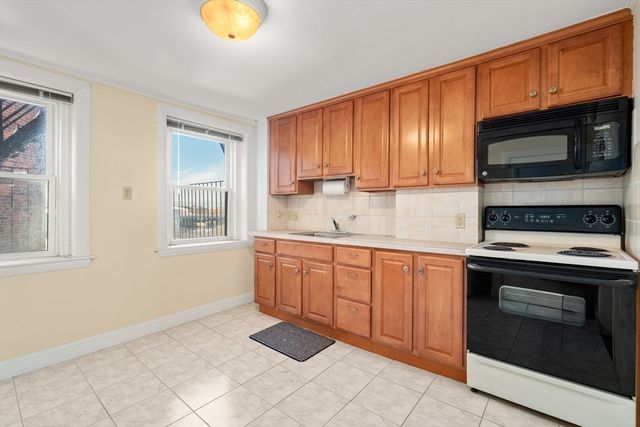 52 Snow Hill St, Boston, MA 02113