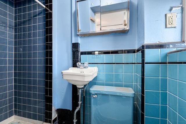 52 Snow Hill St, Boston, MA 02113