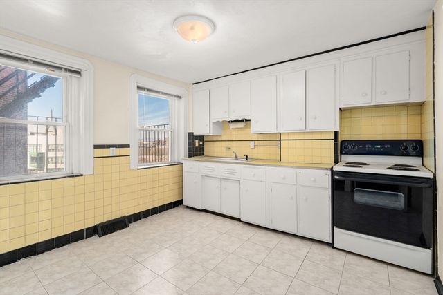 52 Snow Hill St, Boston, MA 02113