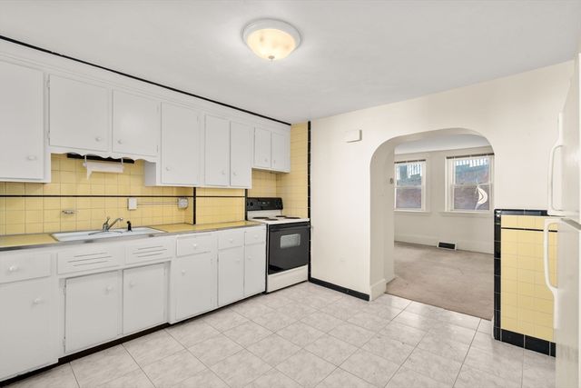 52 Snow Hill St, Boston, MA 02113