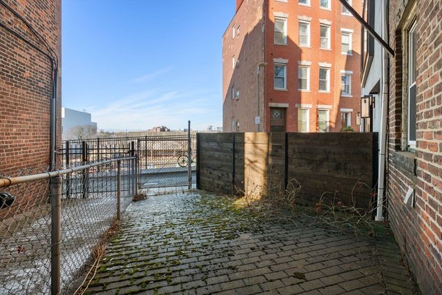 52 Snow Hill St, Boston, MA 02113