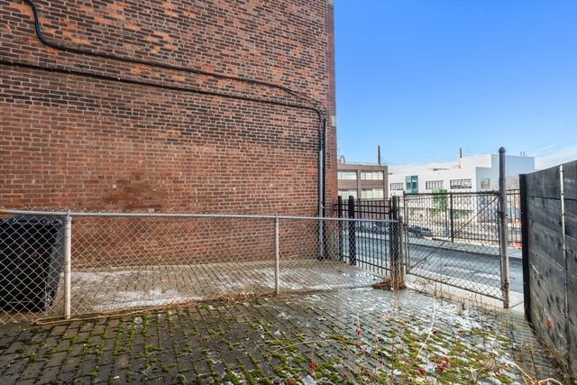 52 Snow Hill St, Boston, MA 02113