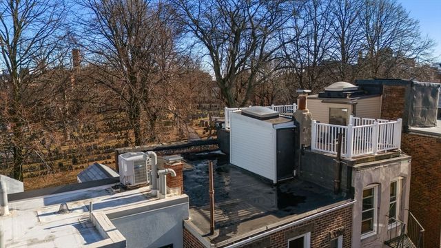 52 Snow Hill St, Boston, MA 02113