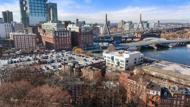52 Snow Hill St, Boston, MA 02113