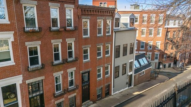 52 Snow Hill St, Boston, MA 02113