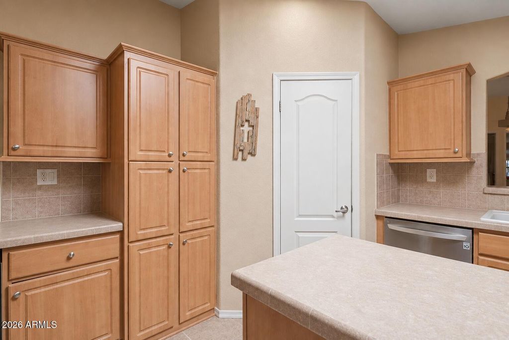 Image 7 of property listing at 7373 E US HIGHWAY 60 -- 97, Gold Canyon, AZ 85118