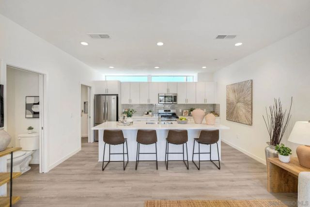 2250 Calle Chanate, San Diego, CA 92139