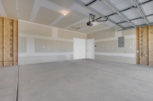 9304 E Creed St, Wichita, KS 67210