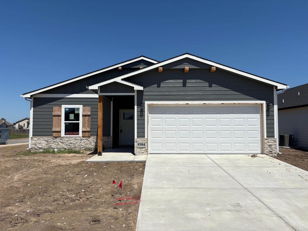 9304 E Creed St, Wichita, KS 67210