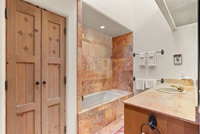 32 Sierra Rosa Loop, Santa Fe, NM 87506