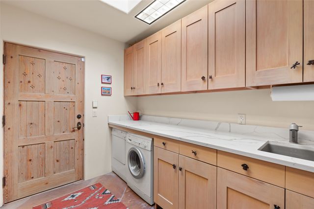 32 Sierra Rosa Loop, Santa Fe, NM 87506