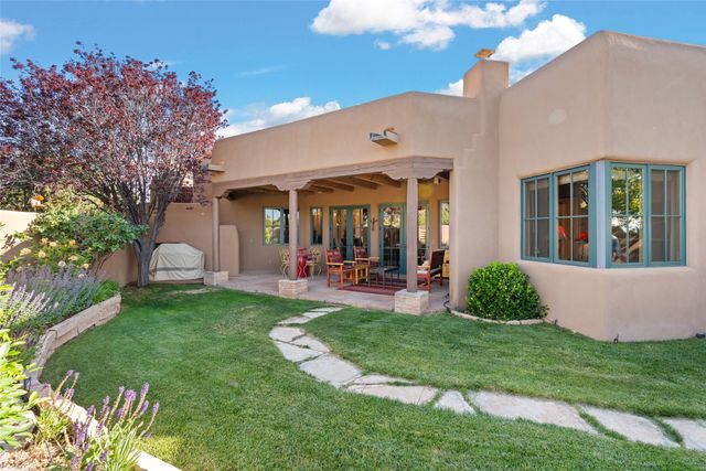 32 Sierra Rosa Loop, Santa Fe, NM 87506