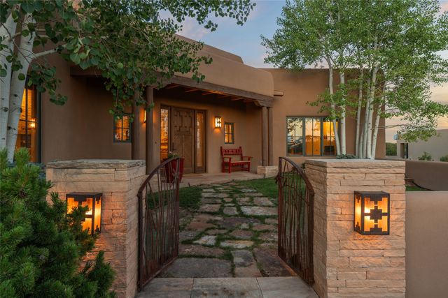 32 Sierra Rosa Loop, Santa Fe, NM 87506