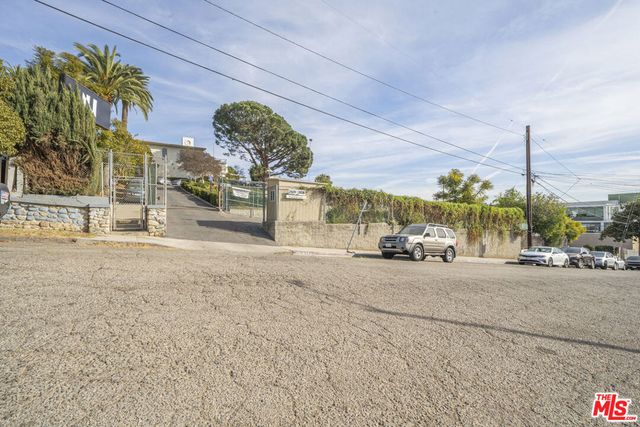 2415 N Gates Street, Los Angeles, CA 90031
