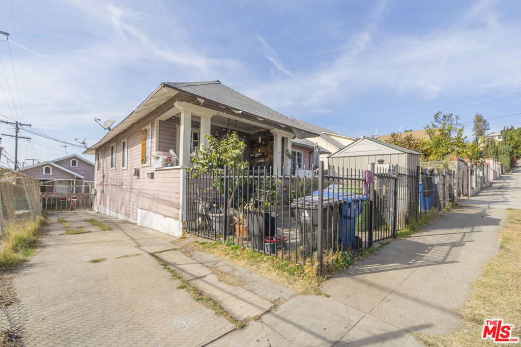 2415 N Gates Street, Los Angeles, CA 90031