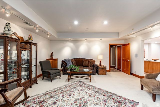 4 LONE HOLLOW CV, Sandy, UT 84092
