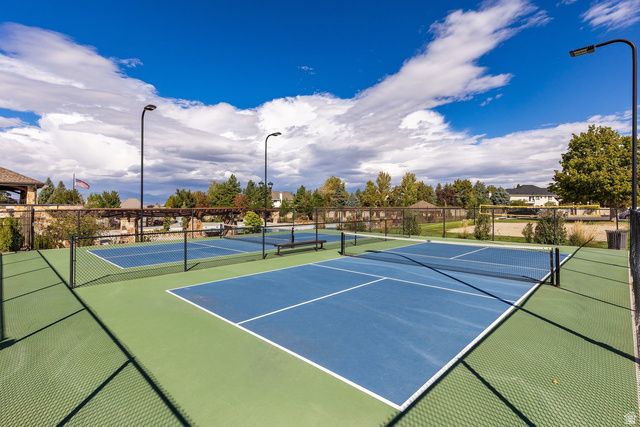 4 LONE HOLLOW CV, Sandy, UT 84092