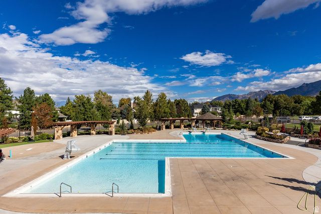 4 LONE HOLLOW CV, Sandy, UT 84092