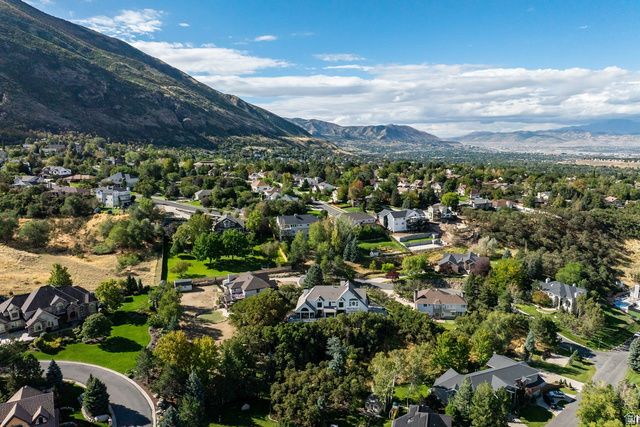 4 LONE HOLLOW CV, Sandy, UT 84092