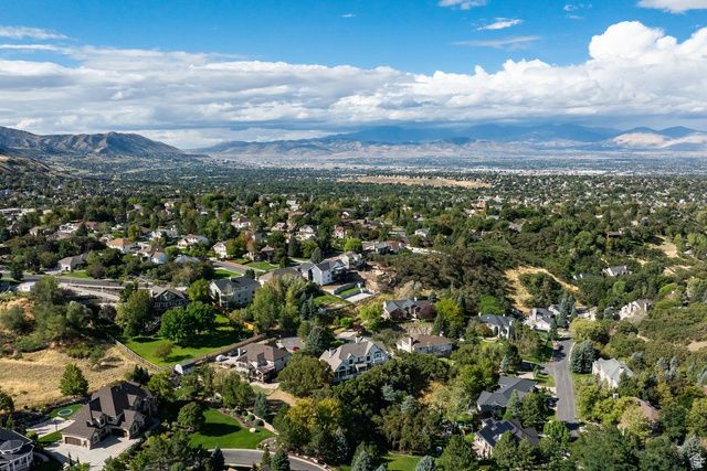 4 LONE HOLLOW CV, Sandy, UT 84092