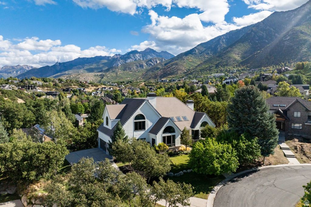 4 LONE HOLLOW CV, Sandy, UT 84092