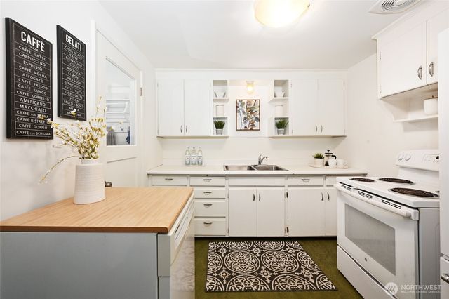 204 NW 131st Street, Seattle, WA 98177