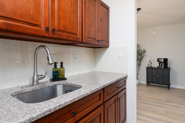 69 Arlington Court 13, Holmdel, NJ 07733