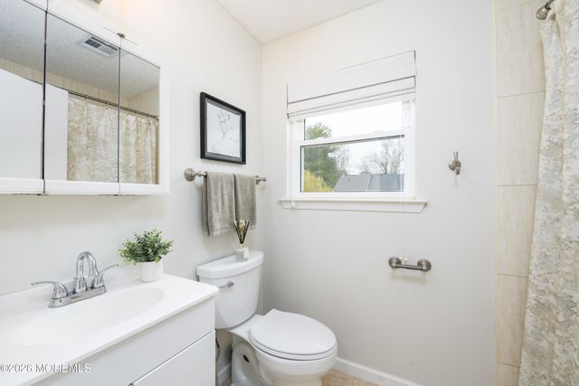 69 Arlington Court 13, Holmdel, NJ 07733