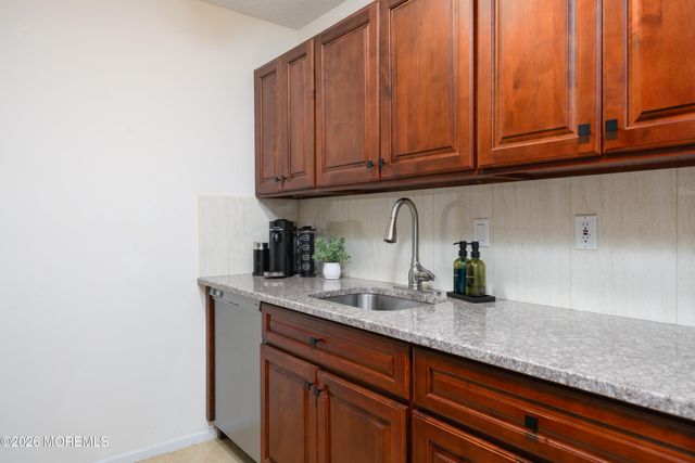 69 Arlington Court 13, Holmdel, NJ 07733