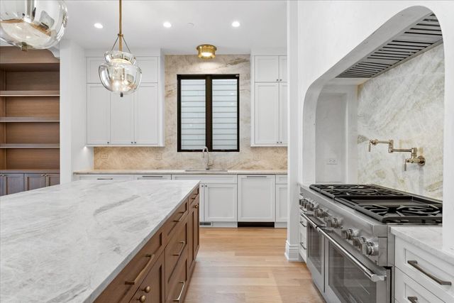 2717 N Dayton Avenue, Chicago, IL 60614