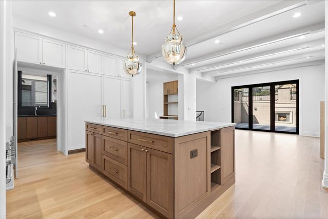 2717 N Dayton Avenue, Chicago, IL 60614