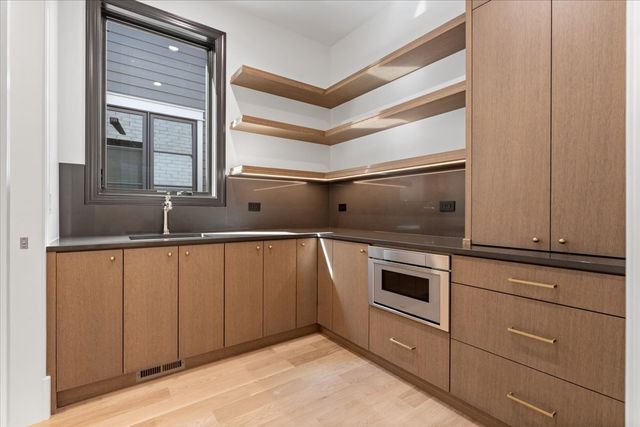 2717 N Dayton Avenue, Chicago, IL 60614