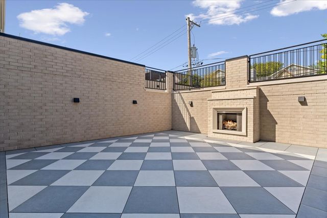 2717 N Dayton Avenue, Chicago, IL 60614