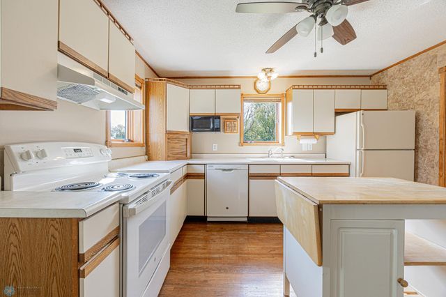 5005 Oakport Street N, Moorhead, MN 56560