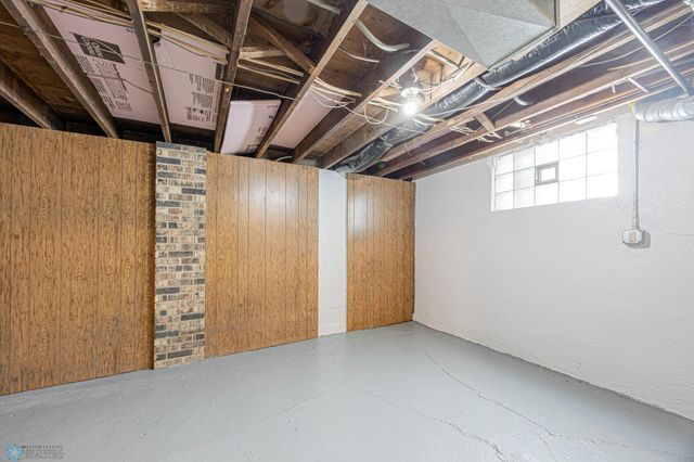 5005 Oakport Street N, Moorhead, MN 56560