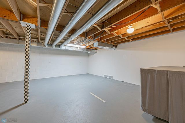 5005 Oakport Street N, Moorhead, MN 56560