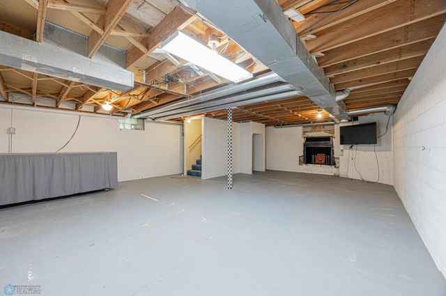 5005 Oakport Street N, Moorhead, MN 56560